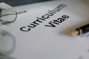10 choses à ne pas mettre sur votre CV d'adjointe